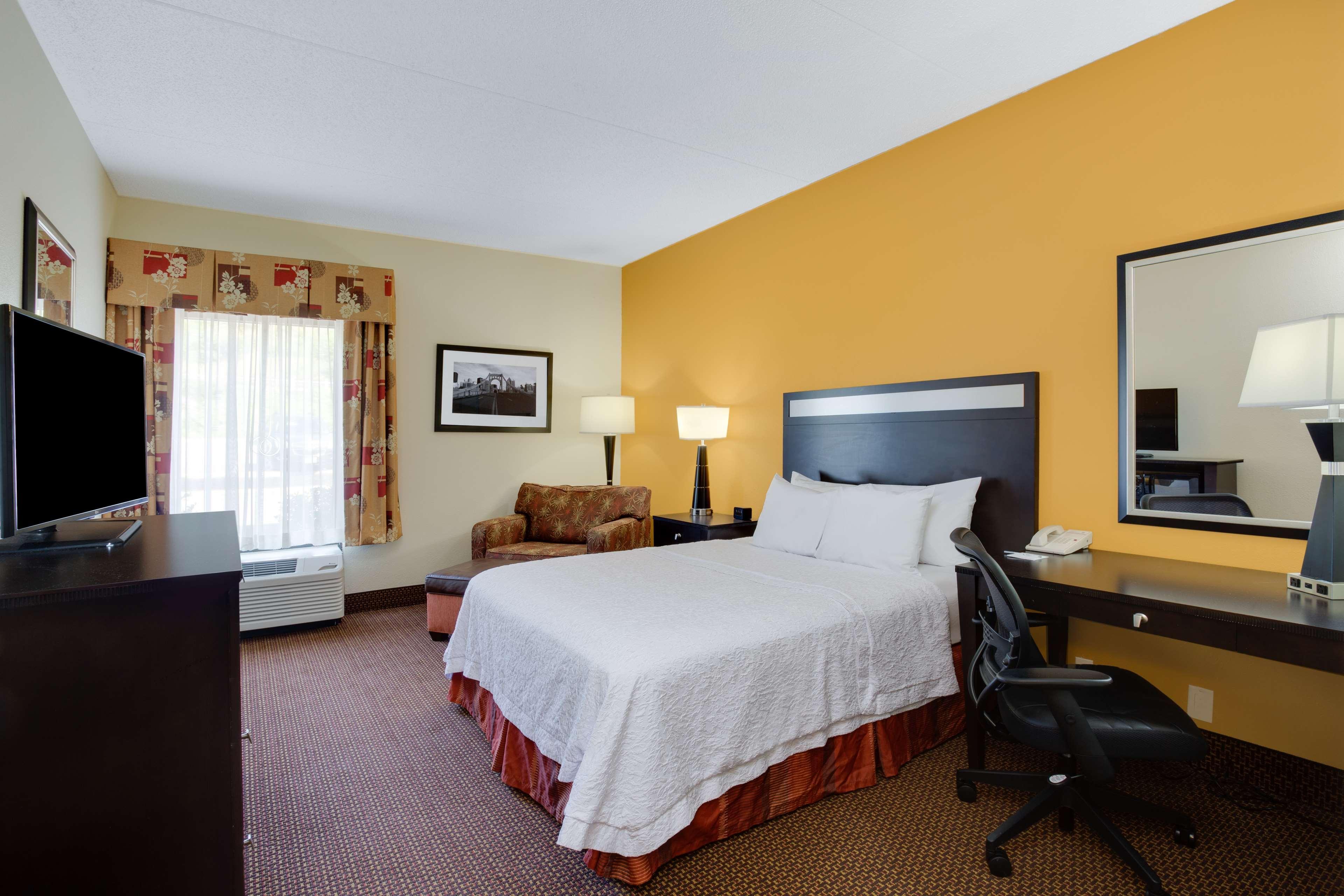Hampton Inn Pittsburgh/West Mifflin Exterior photo